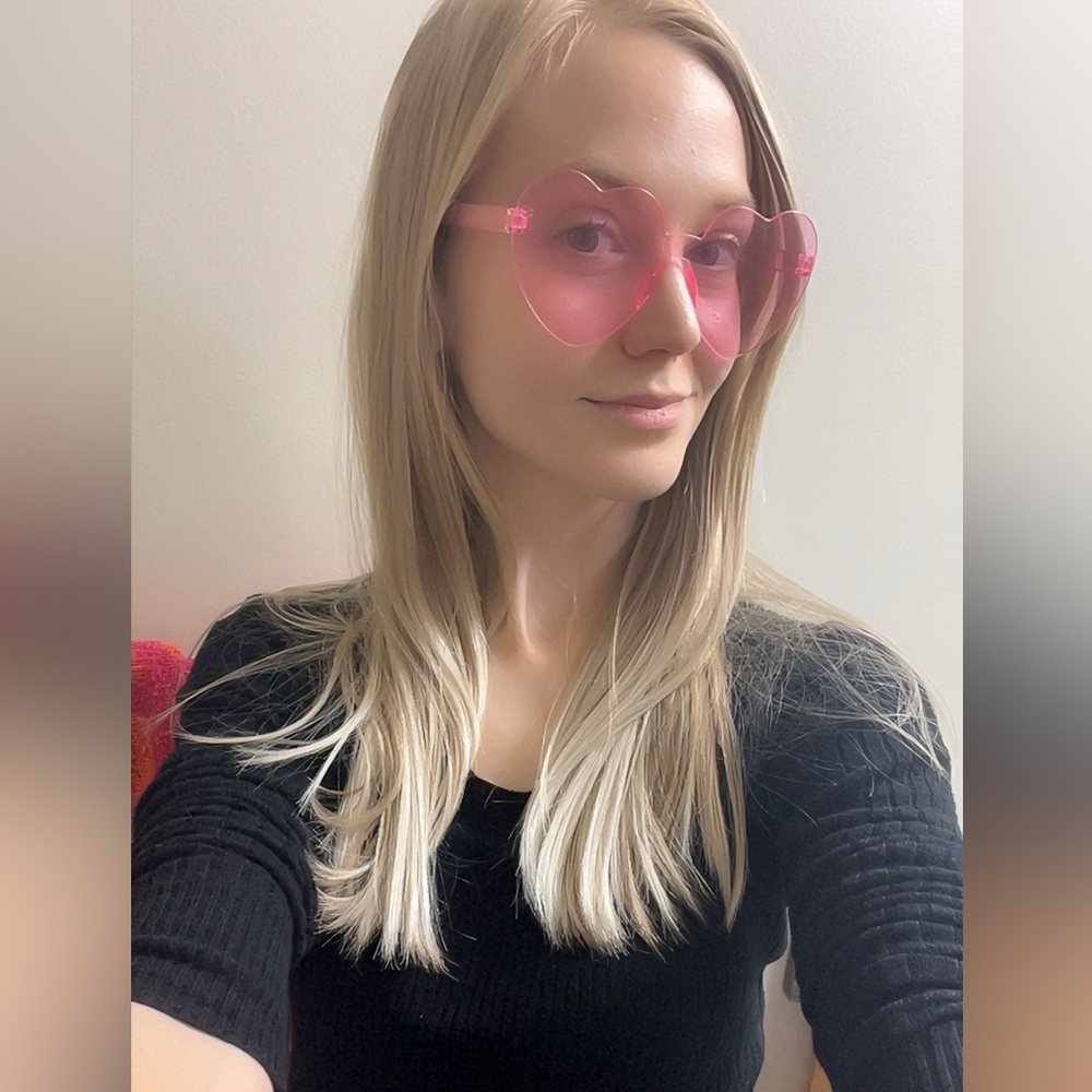 💞 Heart shaped Light Pink Novelty Plastic Glasses 💞